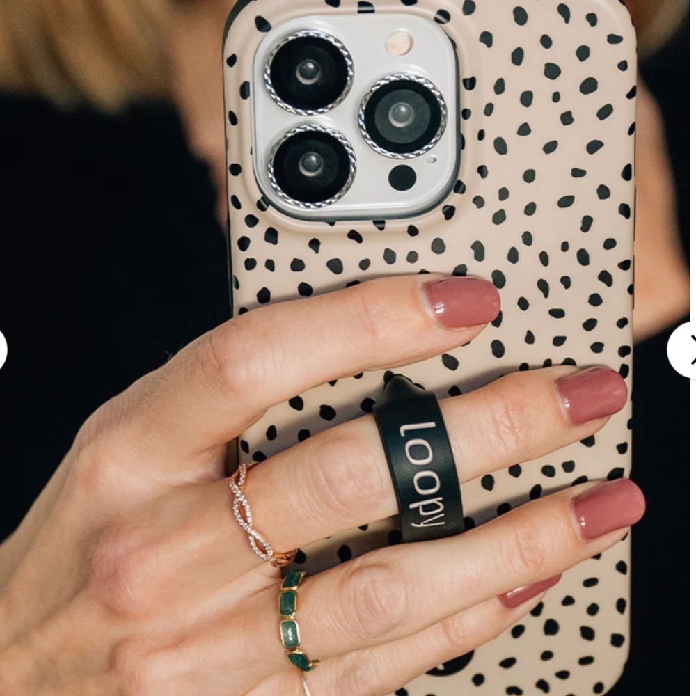 iPhone 15 Pro Max Loopy Mocha Dots Case